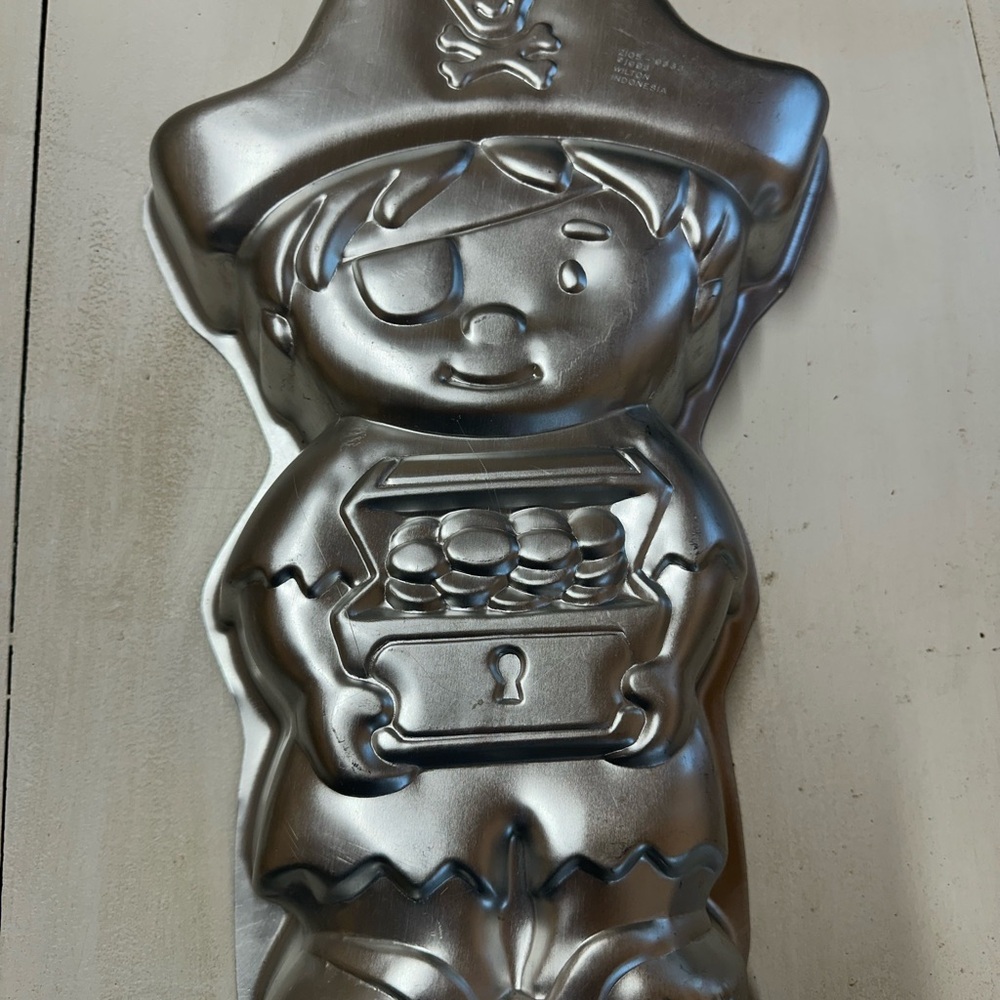 Wilton Silver Skull Cake Mold